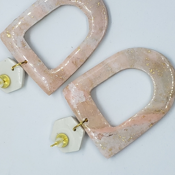 Pink gold leaf earrings - Picture 3 of 4